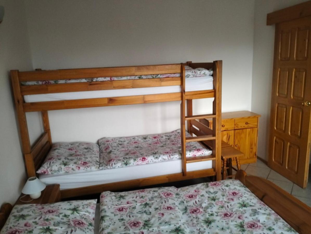 A-Privat Hotel Liptovsky Mikulas Bagian luar foto